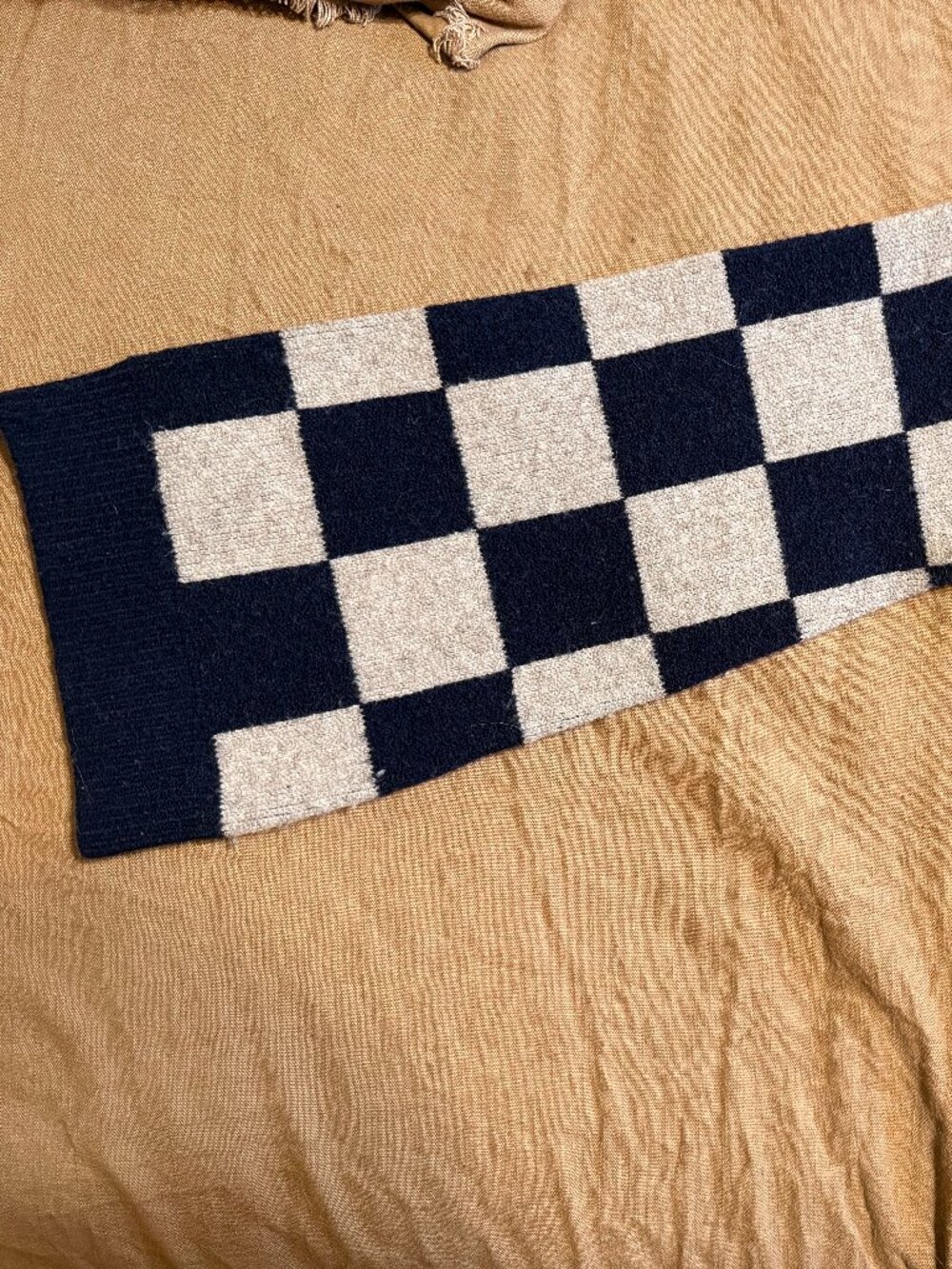 Women's Checkered Sweater - Picture 4 of 5